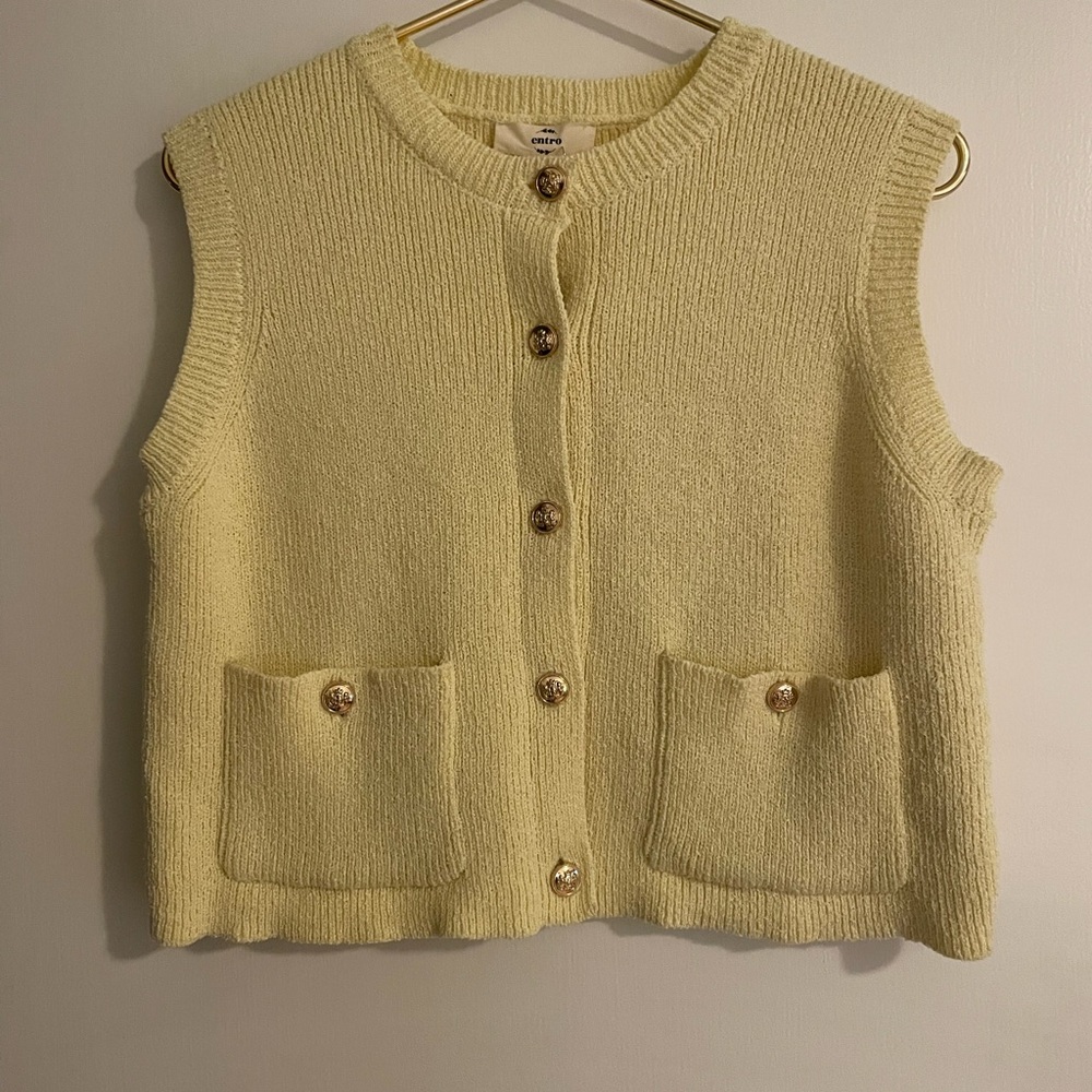 Entro Yellow Sleeveless Sweater Vest w/ Gold Buttons | size M